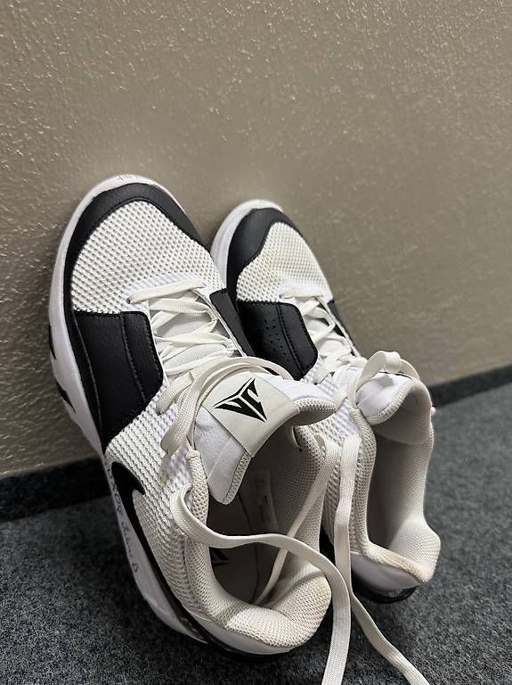 Chaussures hommes: Nike: Ja morant 1's black and white – D'occasion à Thalwil par jul_2vgk