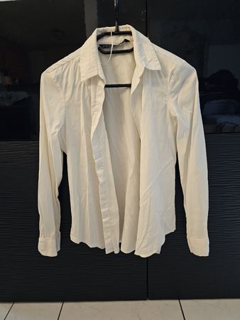Helles Zara Basic Hemd, Grösse M – Sommerlicher Look!