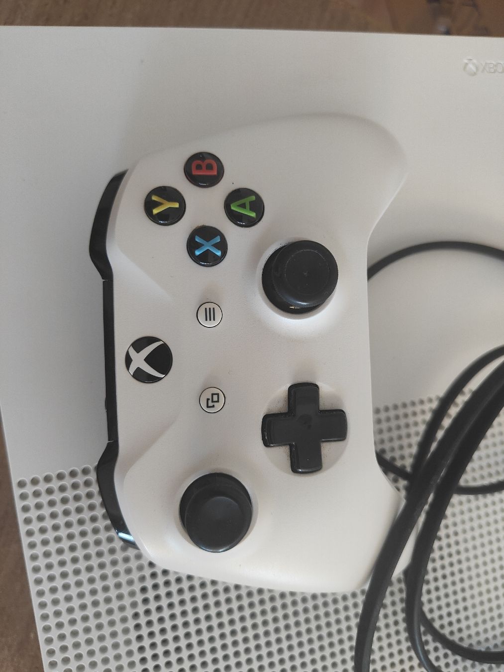 Microsoft Console: Xbox One S Konsole mit Controller und Kabel weiss – Usato da Zürich venduto da julianbo 2