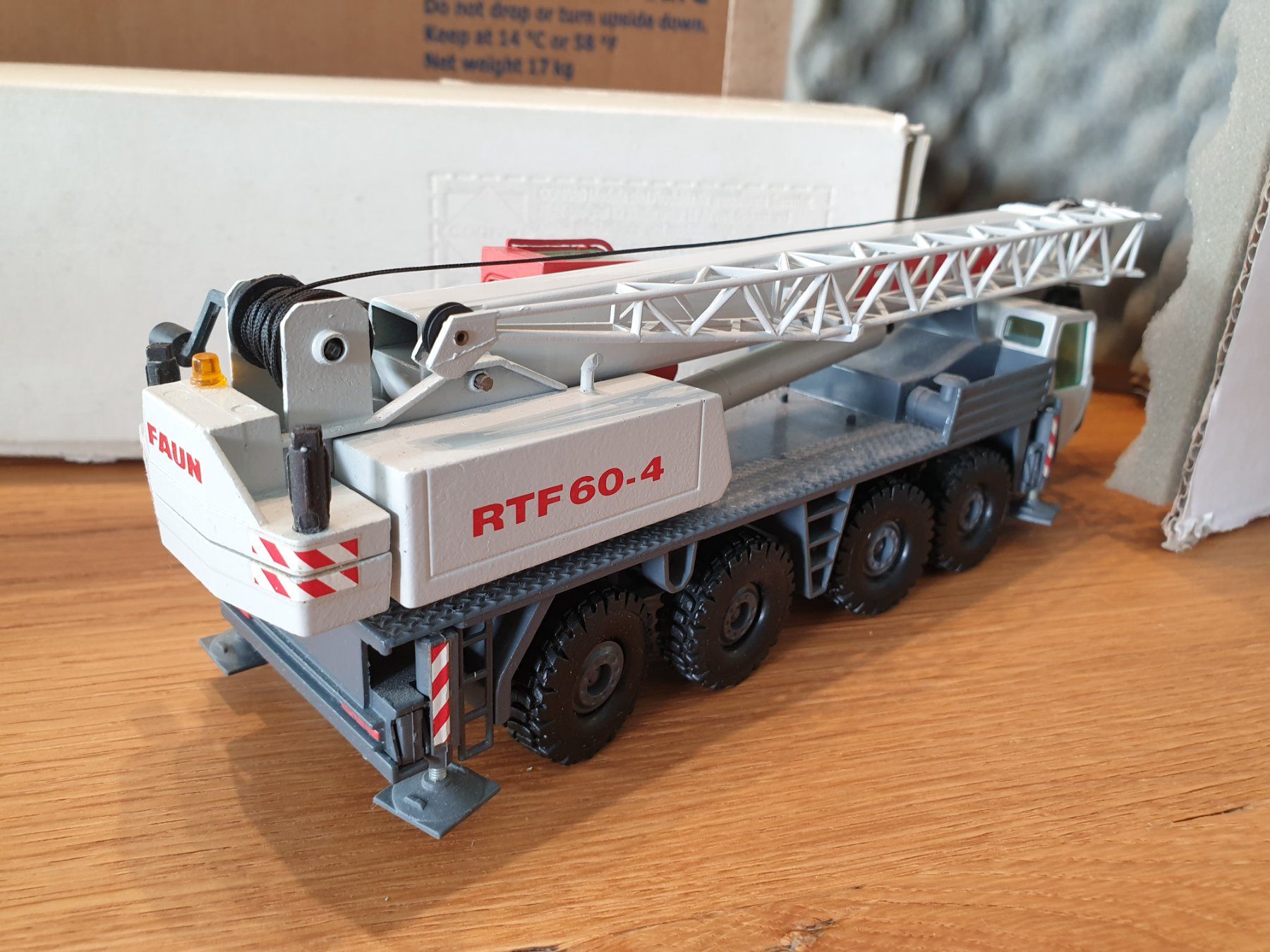 Conrad Kit di modellismo & Modellini statici: Faun RTF60-4 Pneukran Conrad – Usato da Baar venduto da Liebherrbagger 1