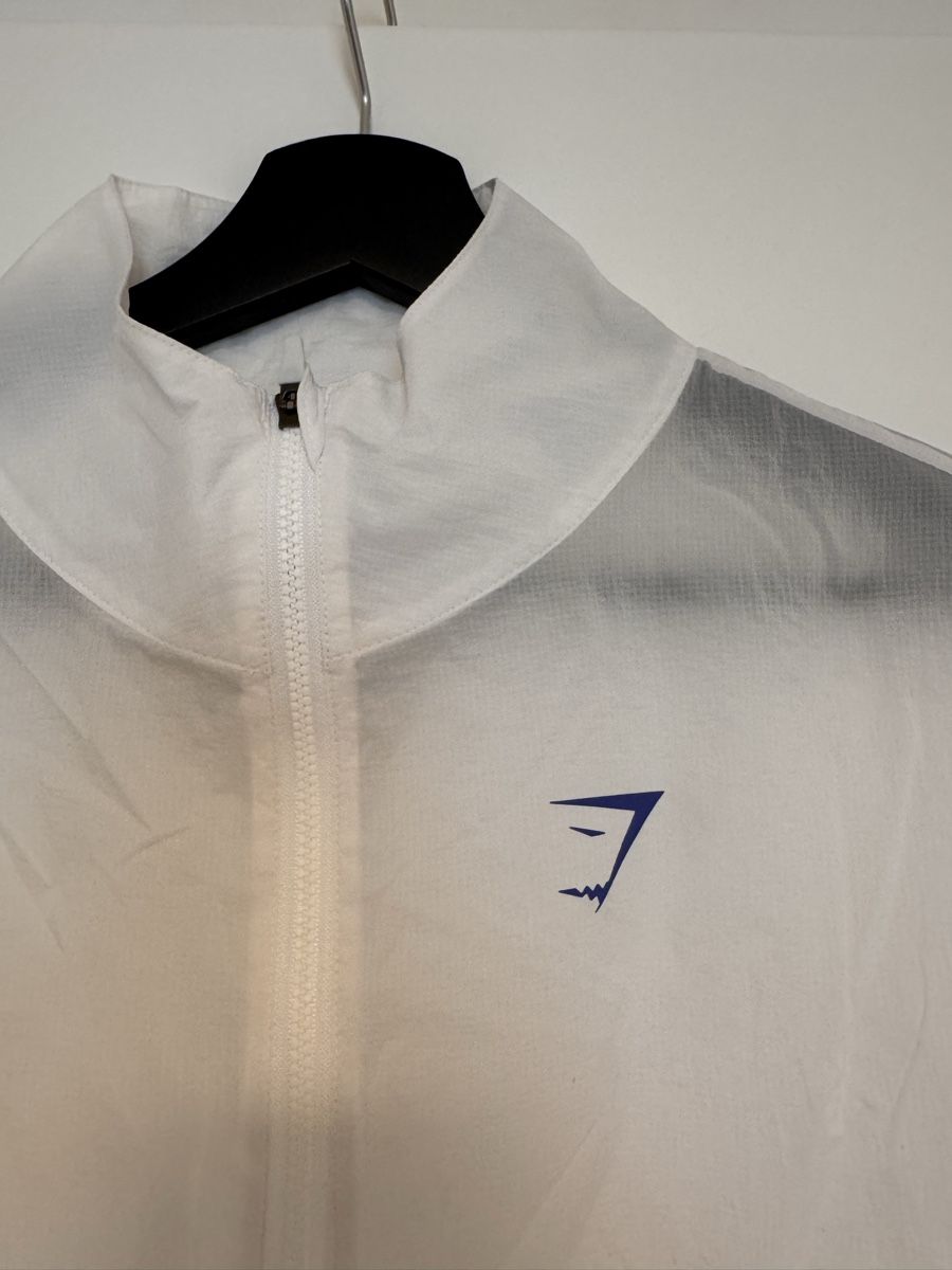 Gymshark Giacche: Gymshark white wind breaker size XS – Usato da Dübendorf venduto da ClaraS. 1