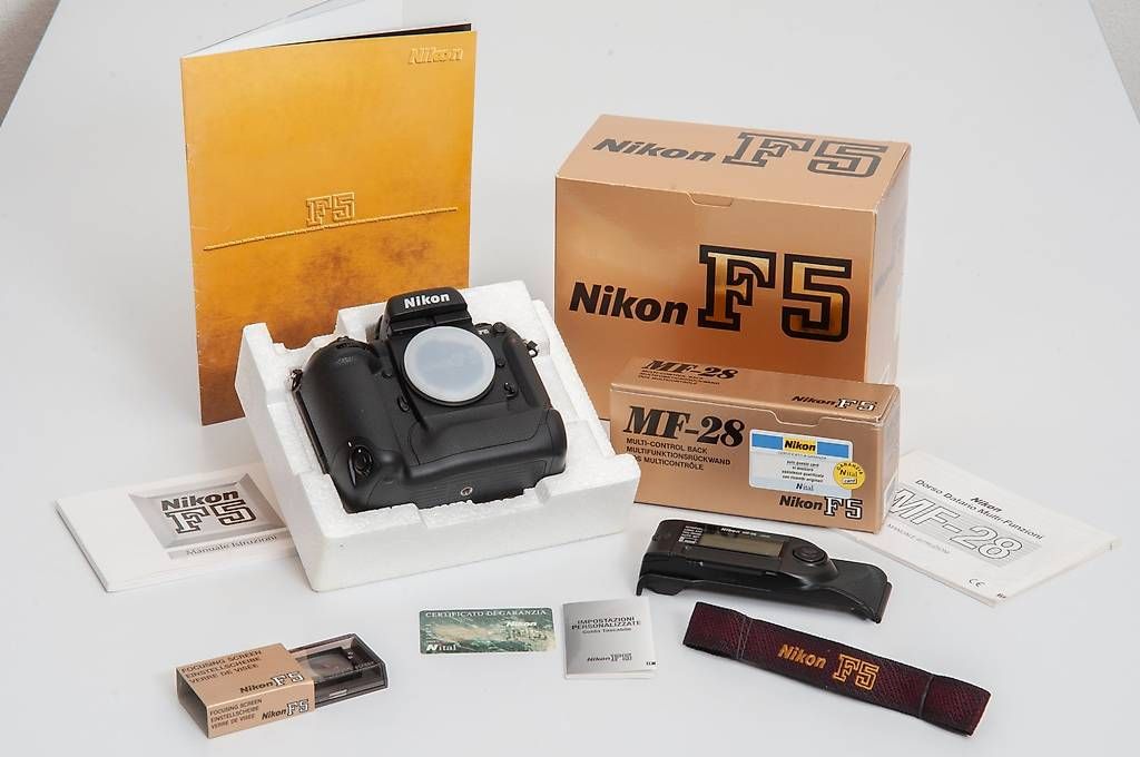 Nikon Fotocamera: Nikon F5 – Usato da Lausanne venduto da Phlox02