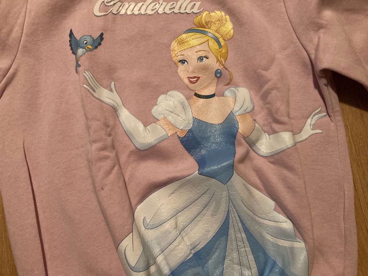 Pullover & Sweatshirts: Cinderella Pullover Gr. 122/128 – Gebraucht aus Emmenbrücke von JJ_89 1