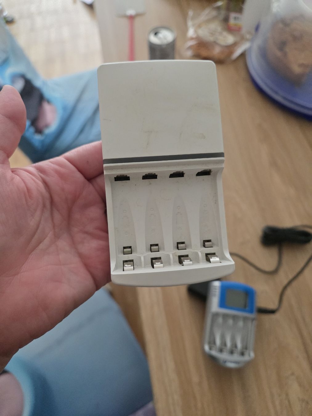 Akkus & Batterien: 2 x Batterieladegerät  – Gebraucht aus Brüttisellen von Miralaurea
