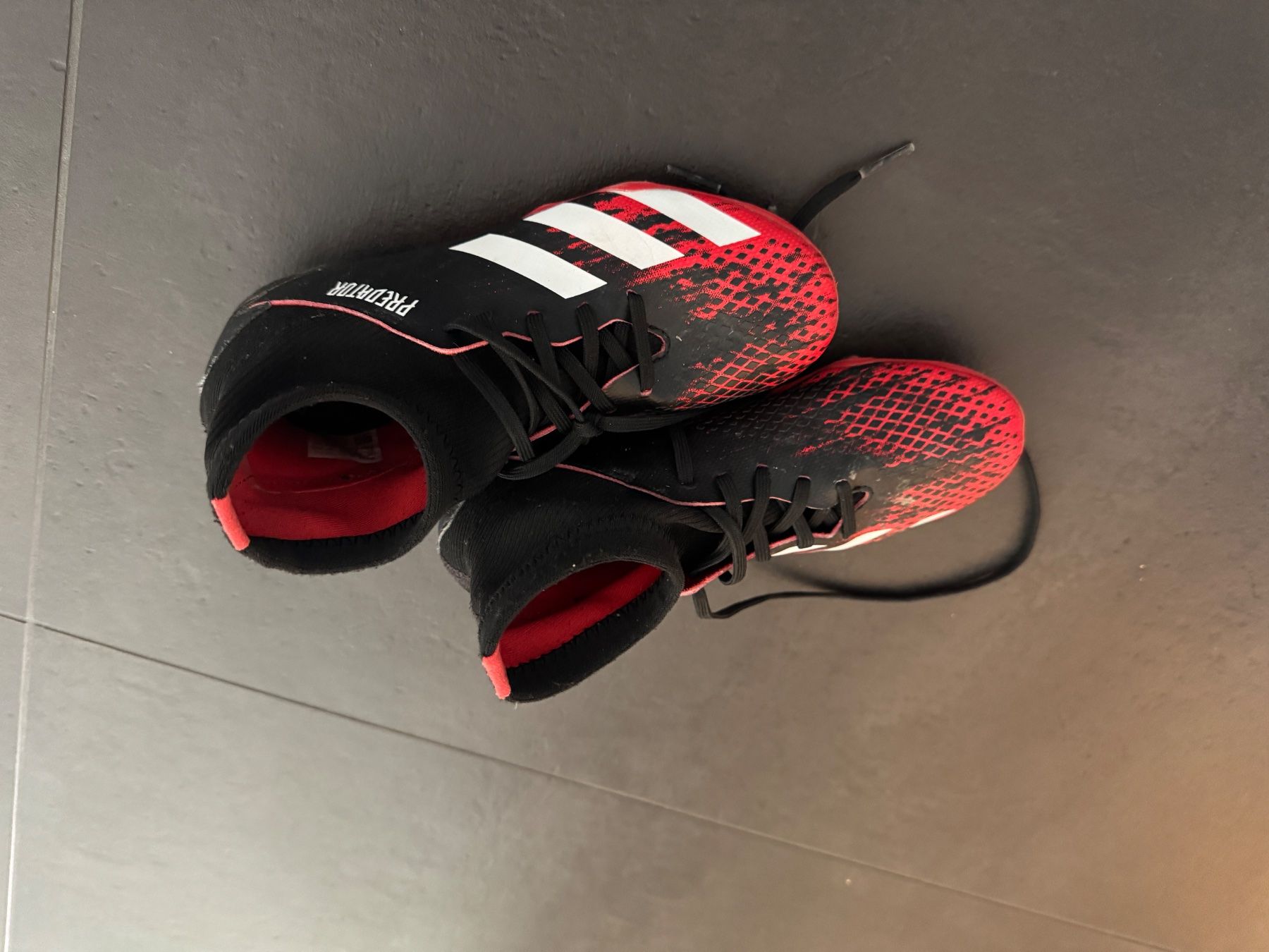 Adidas Scarpe da uomo: Noppenschuhe Gr. 33 Adidas – Usato da Münsingen venduto da Sabine87 2