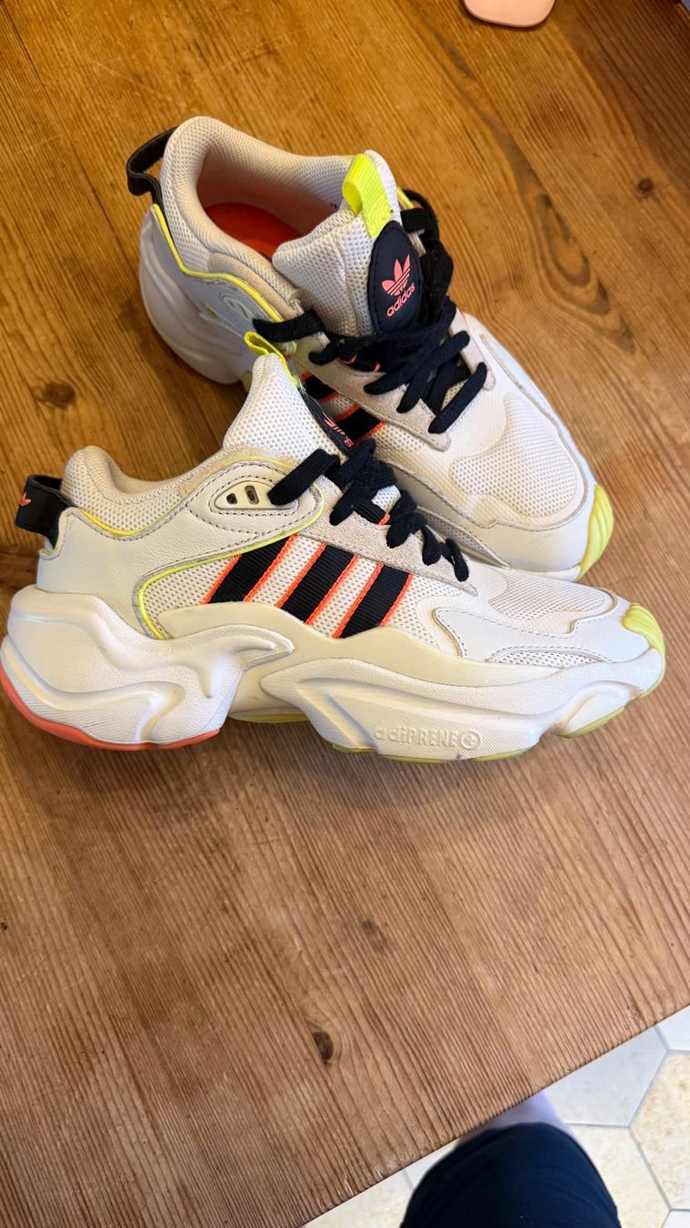 Adidas Scarpe da donna: Adidas Magmur Runner "Crystal White Neon" – Nuovo (secondo la descrizione) da Wollerau venduto da Shaktidream 1