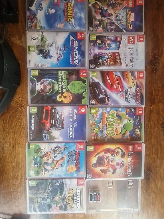 Console: Nintendo switch + 13 jeux et accessoires  – Usato da Collombey venduto da deborach 1