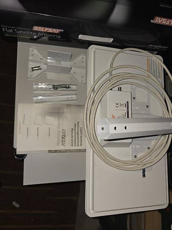 Satellitenschüssel: Flache SAT-Antenne von Selfsat – Neu und originalverpackt aus Niederteufen von 5st_x7zy 3