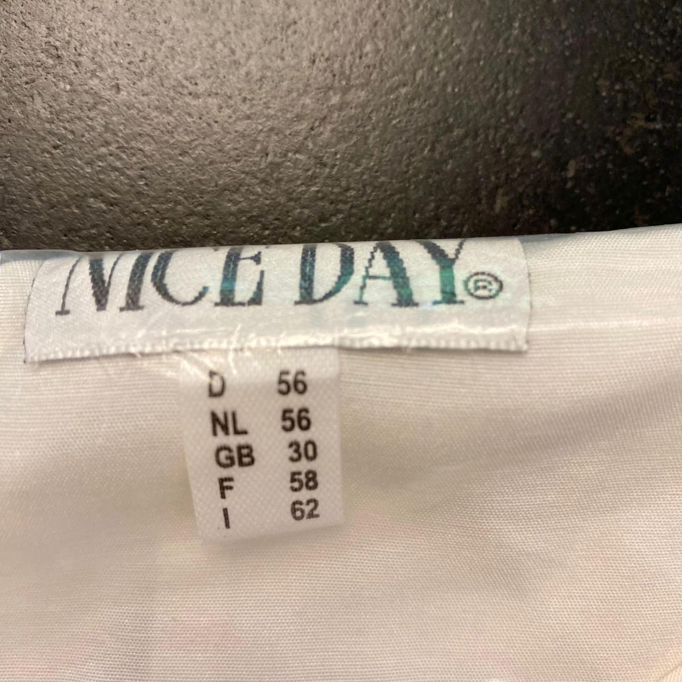 Top: Nice Day Basic Top Weiss, Gr. 56, Neu & Originalverpackt – Nuovo (secondo la descrizione) da Krauchthal venduto da MEWA01 2