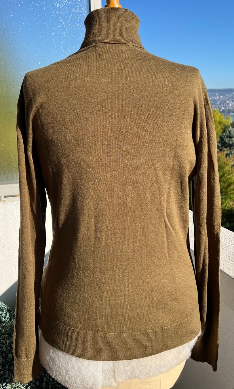 Maglioni & Felpe: Rollkragenpullover Massimo Dutti oliv – Usato da Kilchberg ZH venduto da jul_d2j2 3