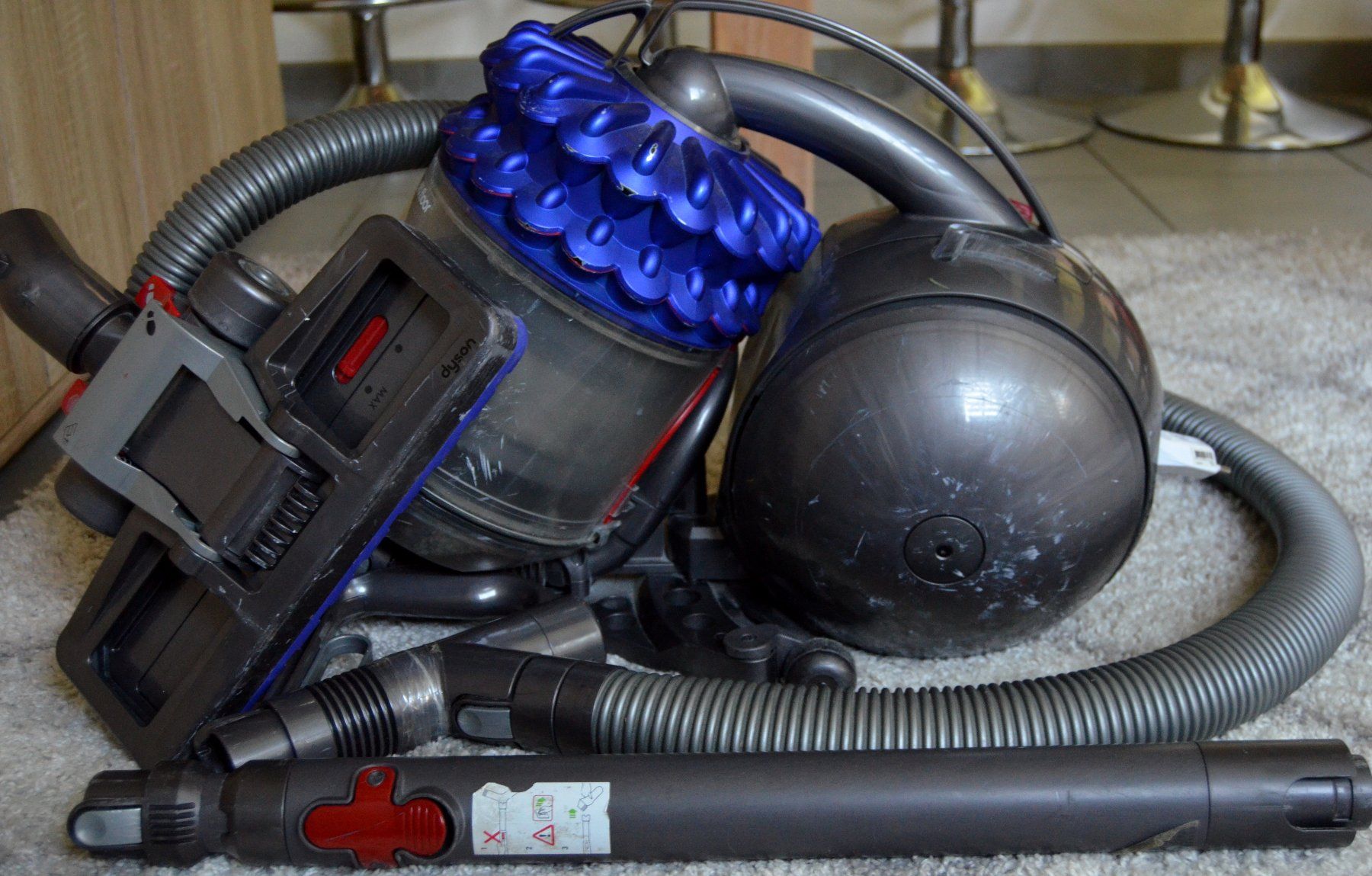 Dyson Aspirapolveri & Accessori: Dyson DC52 Staubsauger /  aspirateur – Usato da Collonges venduto da arashee