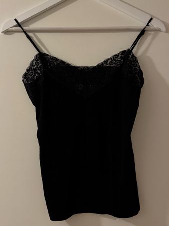 Schickes Pigalle Top, Schwarz mit Spitze, Grösse S