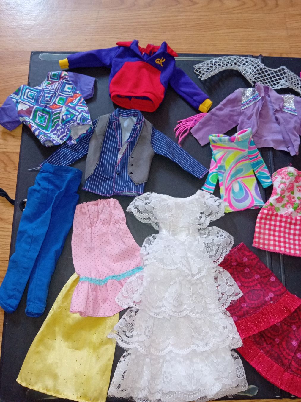 Puppen: lotto abiti Barbie e Ken 27 pezzi – Gebraucht aus Biasca von Old_6blh 1