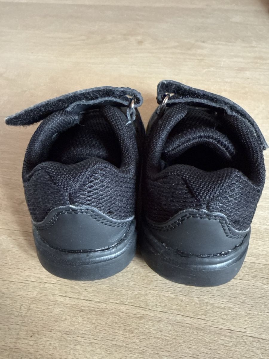 Schuhe für Jungen: schwarze Schühchen Grösse 21 – Gebraucht aus Dettighofen (Lengwil) von Dolol 1