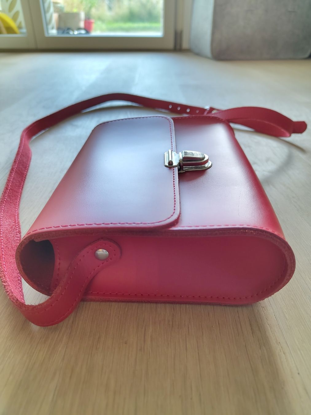 Borse: Rote Damen Handtasche aus Leder mit Schultergurt – Nuovo (secondo la descrizione) da Zürich venduto da Etterebdan 3