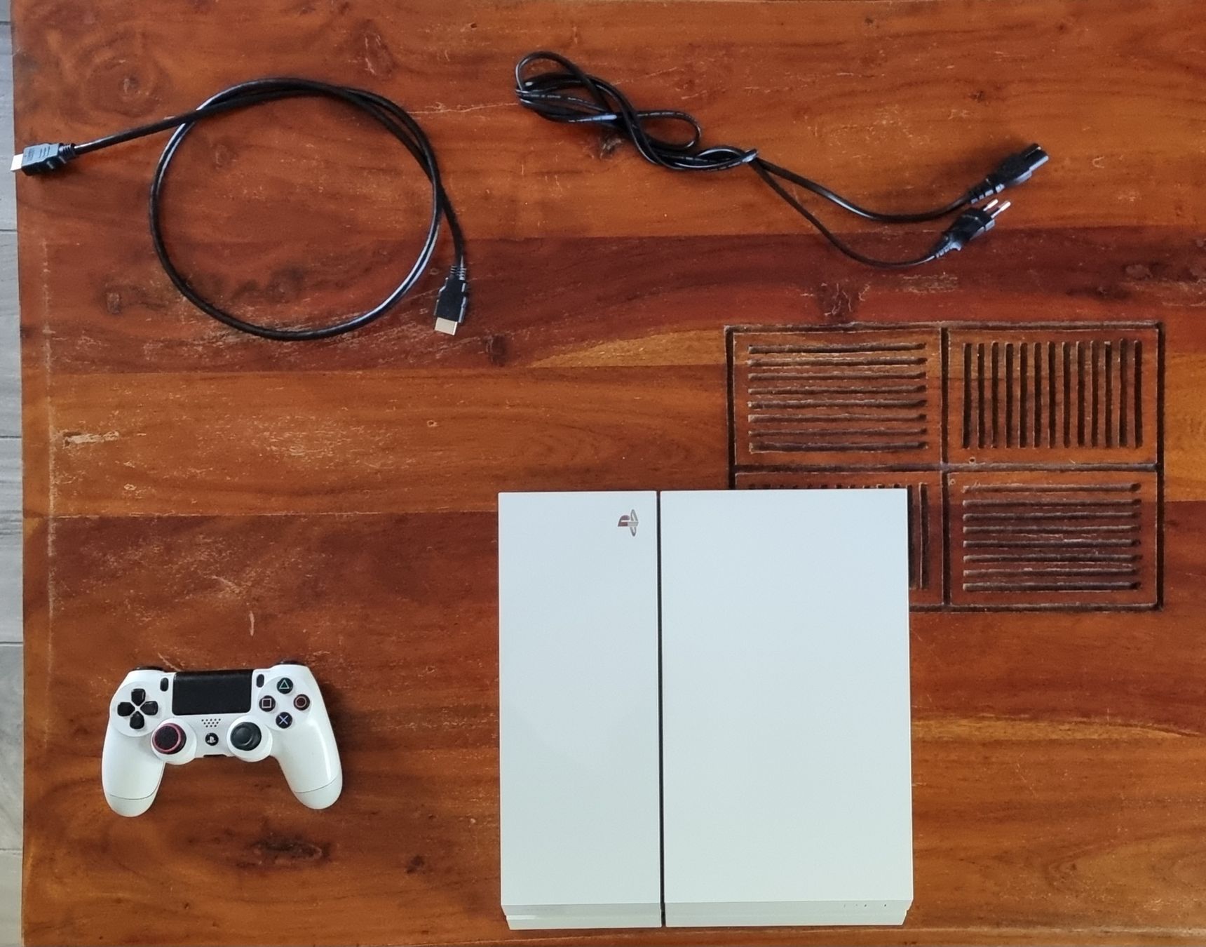 Sony Konsolen: Playstation 4 Blanche Glacier 500 GB – Gebraucht aus Vufflens-la-Ville von Colin_98 1