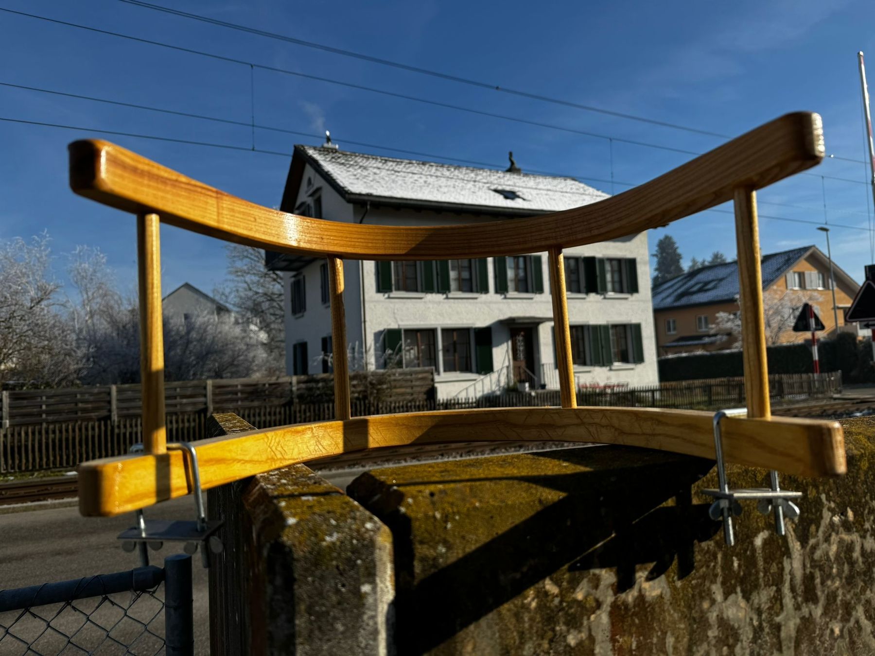 Schlitteln: Holzkindersitz Schlitten – Gebraucht aus Egg b. Zürich von Brocki_Insel_Egg