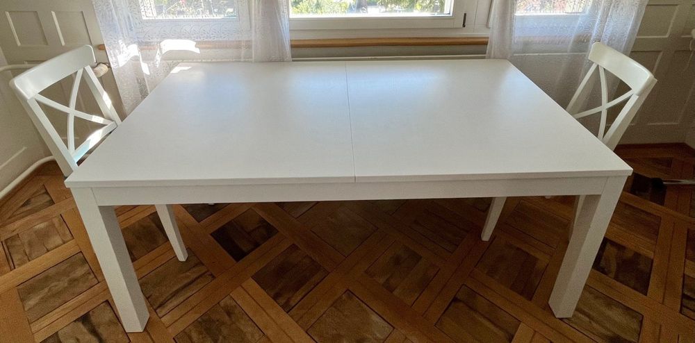 Ikea weisser ausziehbarer Esstisch mit mehreren Stühlen dazu Kaufen