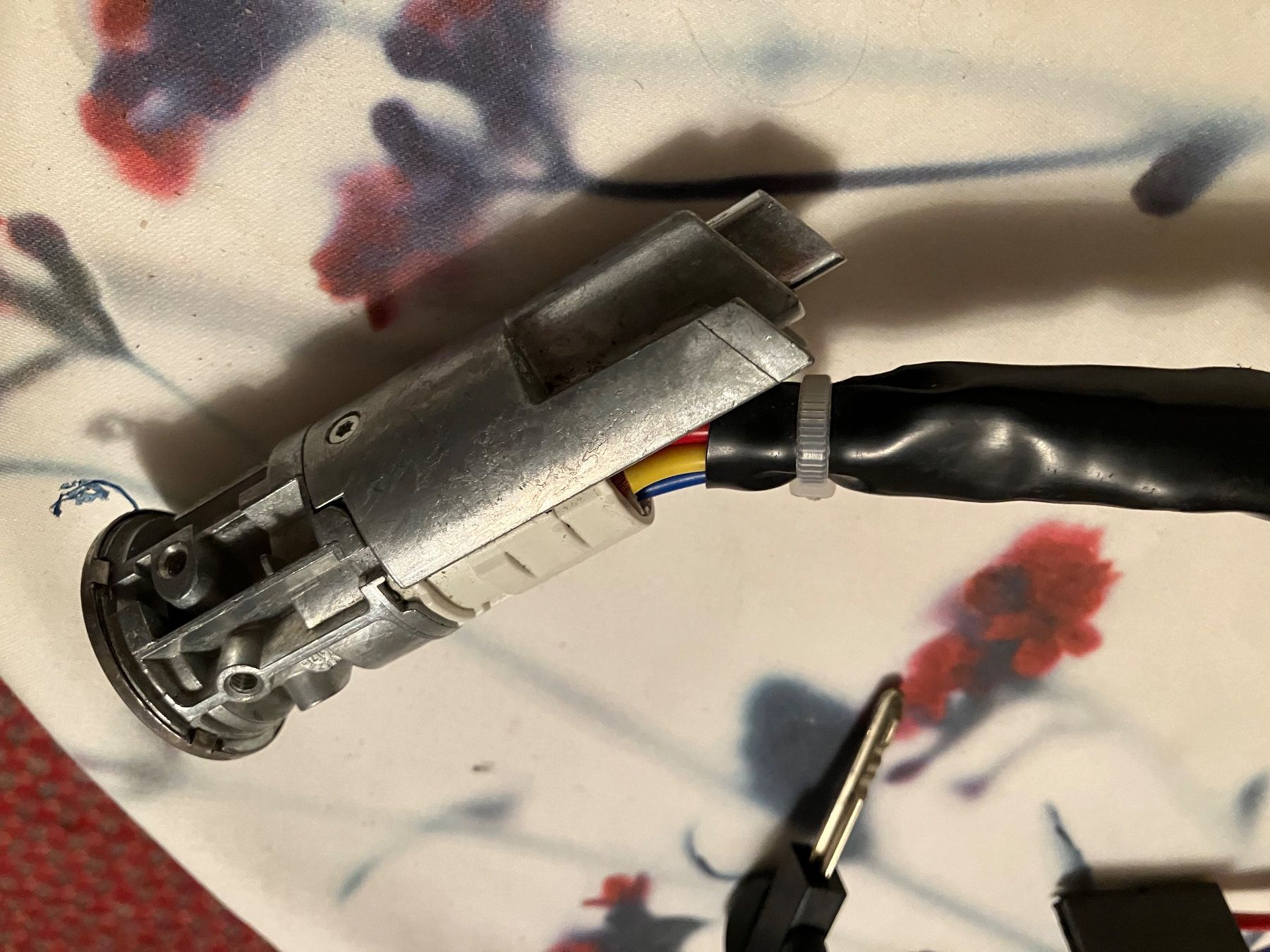 Autres fournitures industrielles: Zuendschloss – D'occasion à Lichtensteig par elektronik-service 1