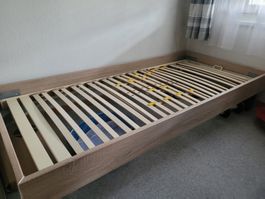 Bett 90 × 200 inkl.Lattenrost und Matratze Gratis abzu geben