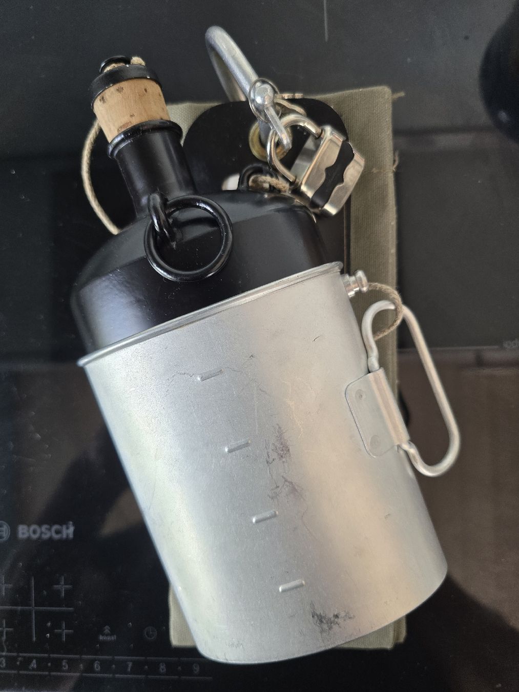 Attrezzatura & Pezzi di ricambio: Original Schweizer Armee Feldflasche mit Überzug – Usato da Kestenholz venduto da _Nostalgia_ 4