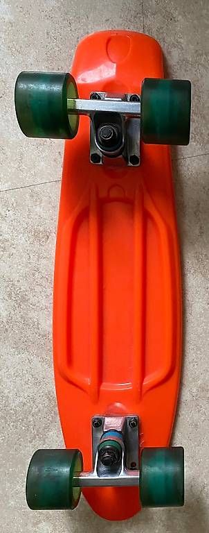 Skateboards: Skateboard aus Plastik – D'occasion à Basel par gee_c6vd 2