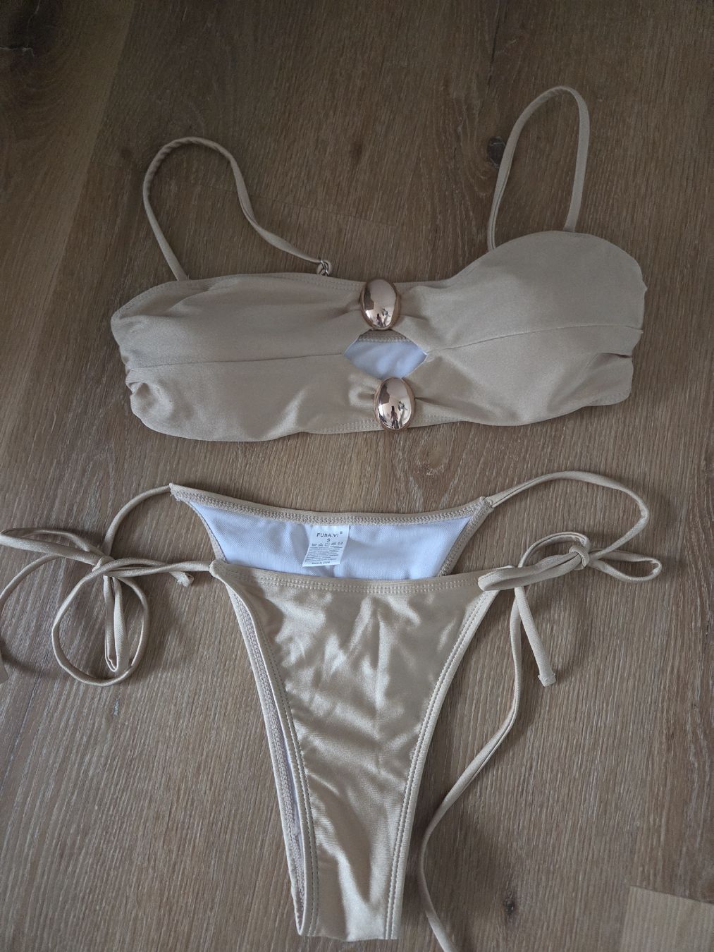 Costumi da bagno & Bikini: Gold Bikini Set Gr. S/M, neu. – Nuovo (secondo la descrizione) da Pfäffikon ZH venduto da e13_x2n5