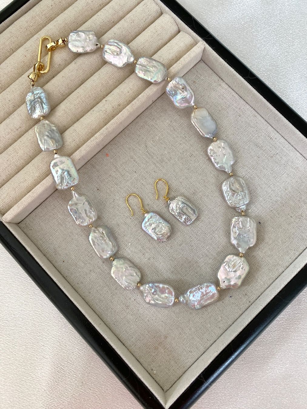 Catenine: Barock Süsswasserperlen Kette mit Ohrringe – Nuovo e nell'imballaggio originale da Sarnen venduto da Yingsperlen4
