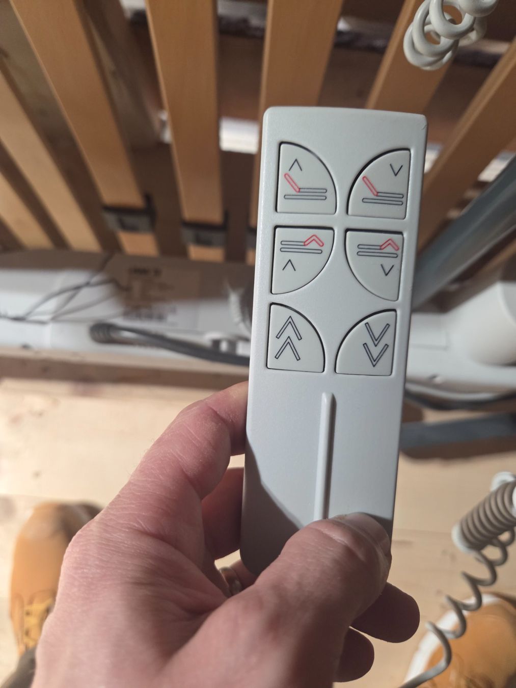 Reti a doghe: Sommier électrique avec moteur LINAK – Usato da Aigle venduto da Kel-Menuiserie 3