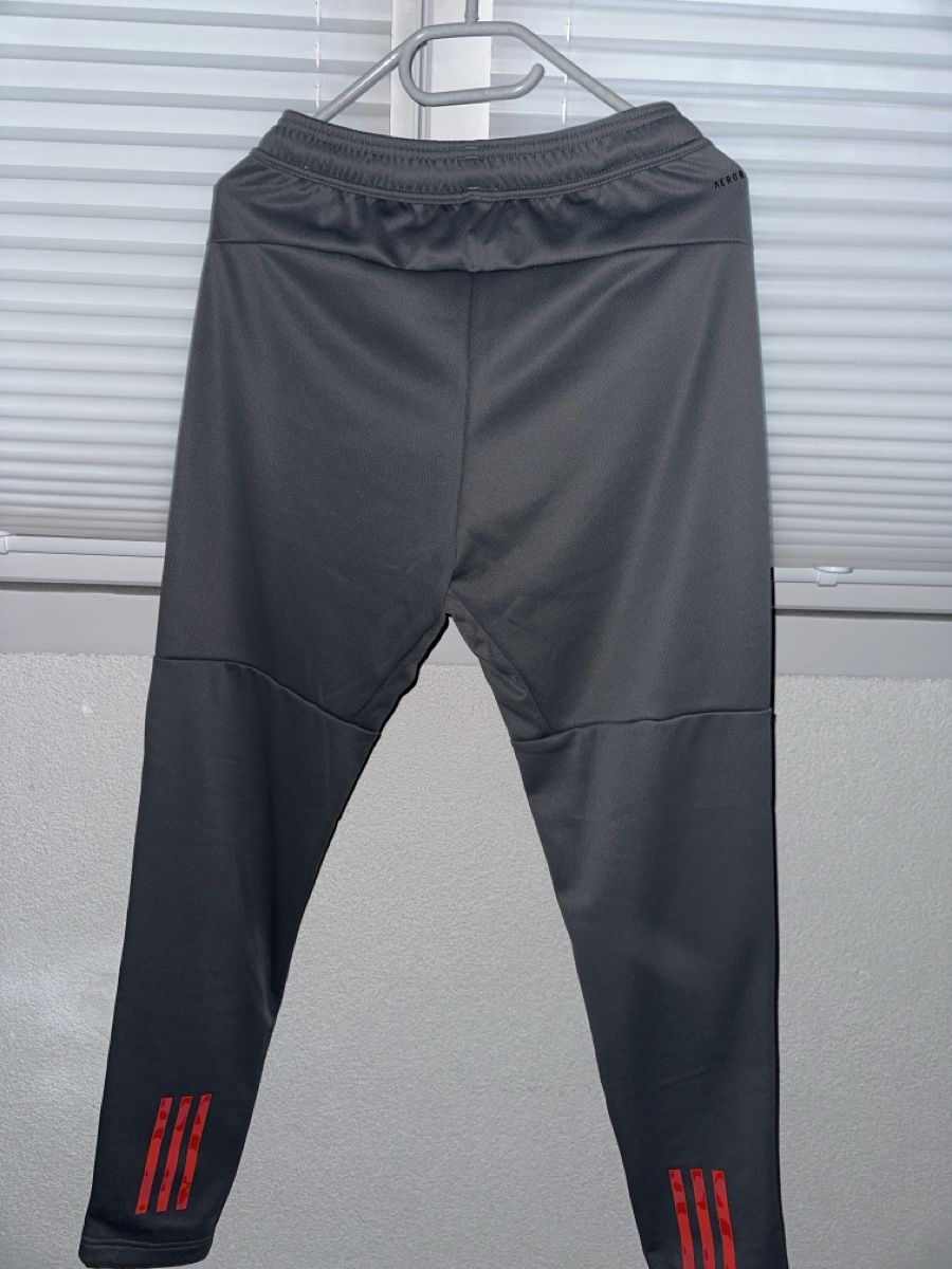 Adidas Pantaloni: Adidas Trainingshose Gr. S – Usato da Freienstein venduto da Ale_47_2 1
