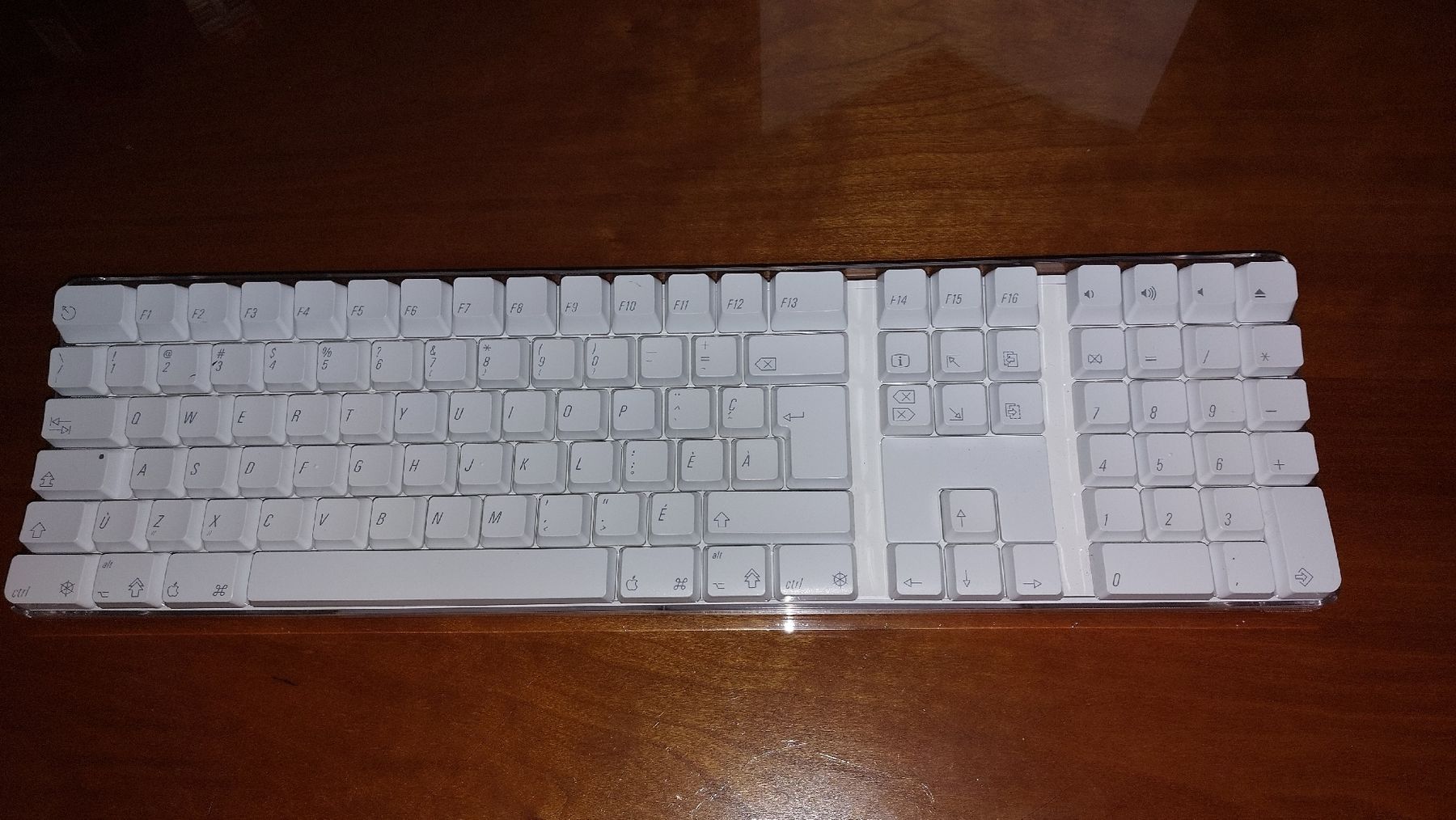 Apple Tastaturen: APPLE MACINTOSH "Wireless BlueTooth Keyboard A1016" – Gebraucht aus Hinteregg von Amerizium