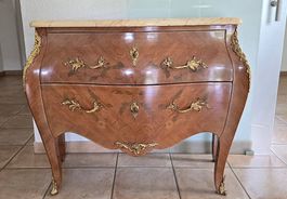 Commode style Louis XV en marqueterie avec plateau en marbre