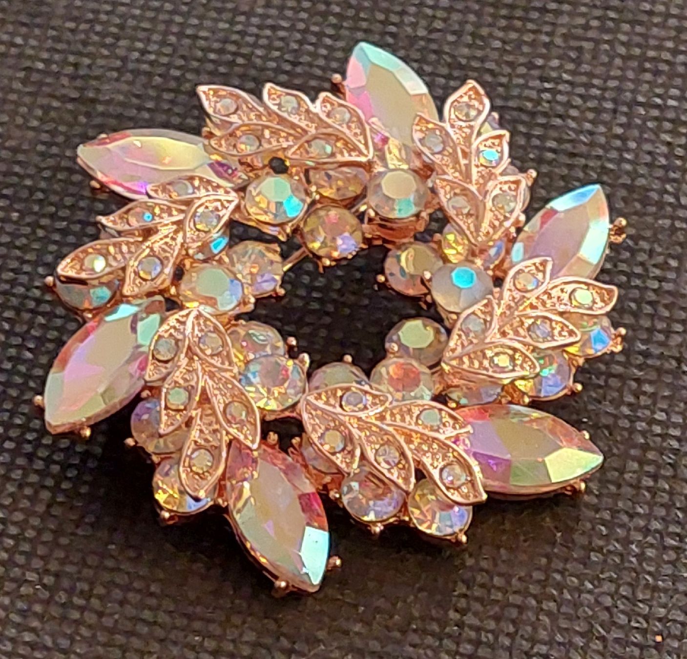 Broschen & Nadeln: Wunderschöne Brosche in Roségold mit Regenbogen-Steinen 5 cm – Neu (gemäss Beschreibung) aus Oberwil BL von Hunajakakku 5