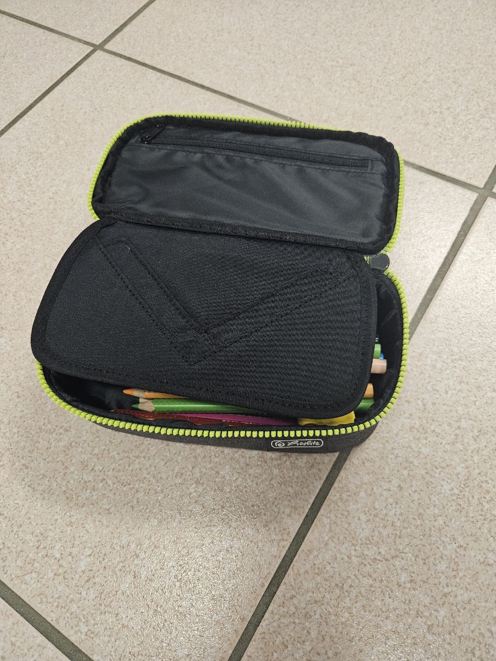Herlitz Schüler-Etuis: Herlitz Federmäppchen mit Buntstiften – Gebraucht aus Widen von Calgary 1