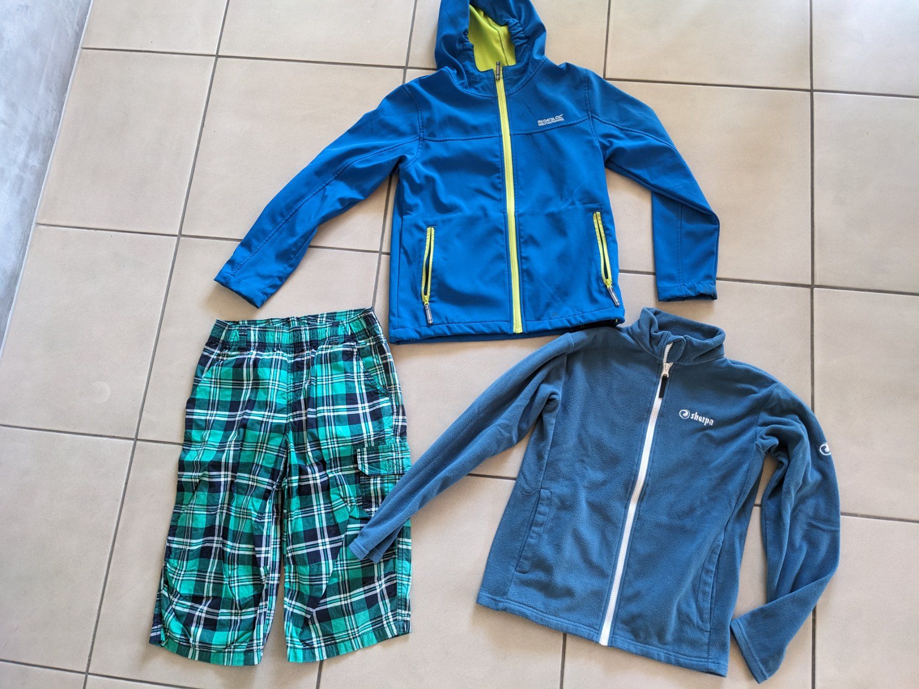 Lotti & Set di vestiti: Frühlingskleider Knaben Nummer 152 – Usato da Laupen BE venduto da maiknarf 2
