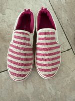 Lacoste Kinderschuh (Schlüpfli) Gr. 30, gestreift
