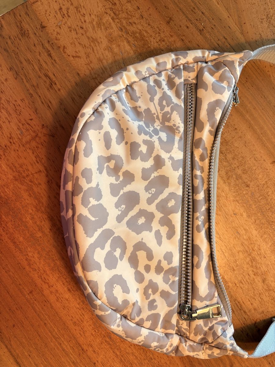 Vivi Mari Borse: Padded Hip Bag medium - leo splashes grey/sand – Nuovo (secondo la descrizione) da Geroldswil venduto da quatschi0 2