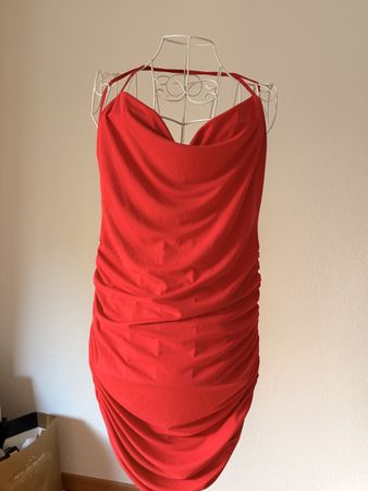 Kleid rot Grösse M Zara gerafft Zustand gut
