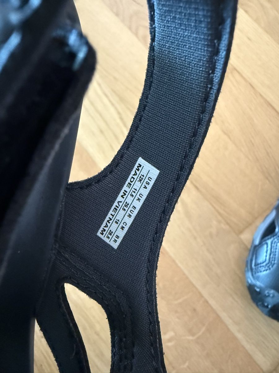 Under Armour Scarpe per ragazzi: Under armour sandalen/ wasserschuhe – Nuovo (secondo la descrizione) da Rotkreuz venduto da SpitfireSG 1