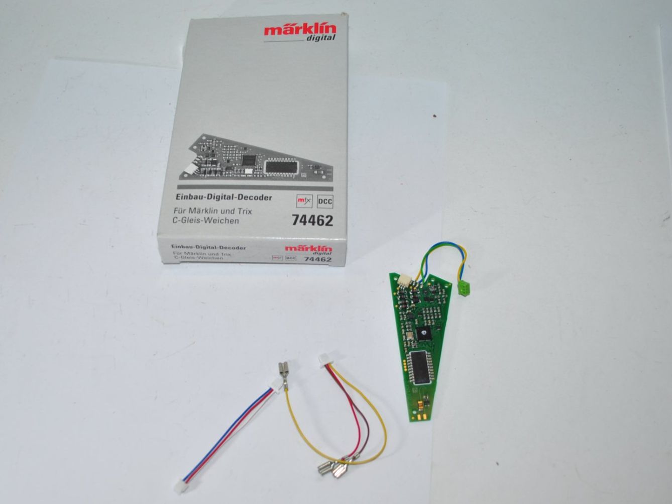 Märklin Modellini di ferrovie: Märklin Einbau-Digital-Decoder 74462 (HOT120) – Usato da Aarwangen venduto da Bahnsupport