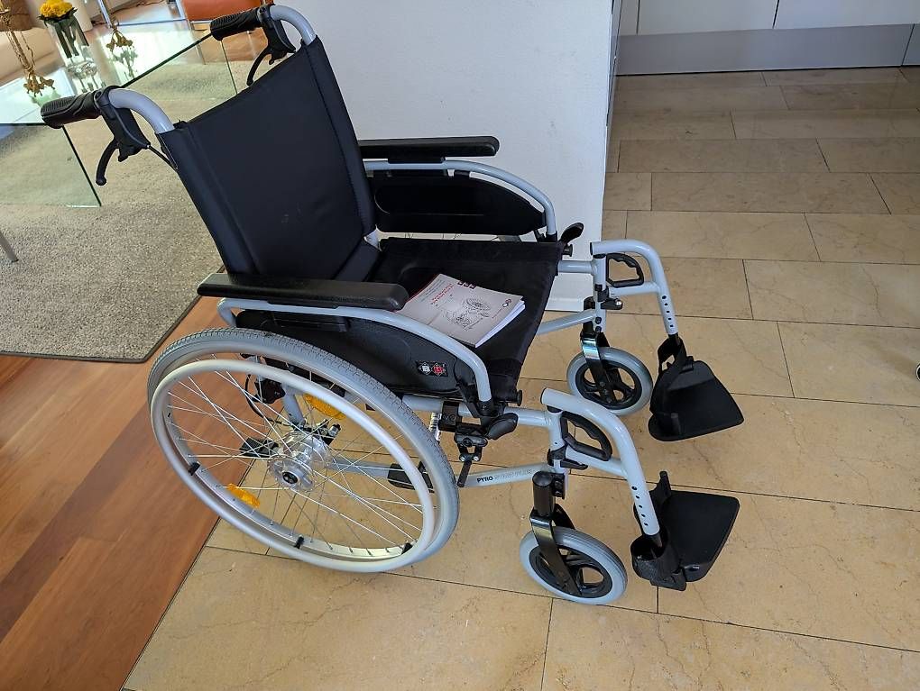 Chaises roulantes: Rollstuhl Bischoff + Bischoff Pyro Start Plus – D'occasion à Zürich par McFlurry49 1