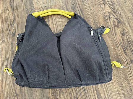 Tasche mit Zubehör schwarz gelb guter Zustand