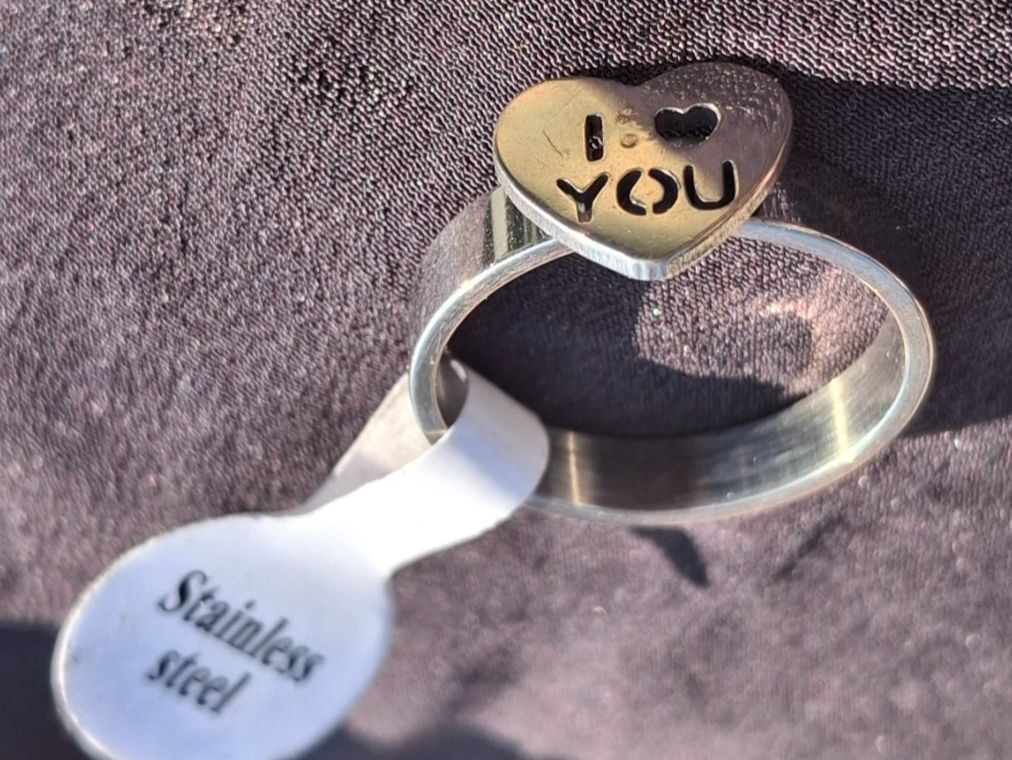 Anelli: Edelstahl Ring mit Herz "I ❤️ You" - Gr.18 – Nuovo e nell'imballaggio originale da Münchenbuchsee venduto da babilibern 2
