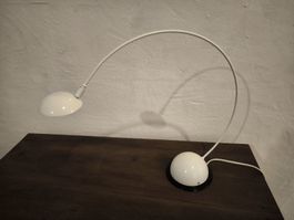 Lampe de bureau blanche vintage très joli design.