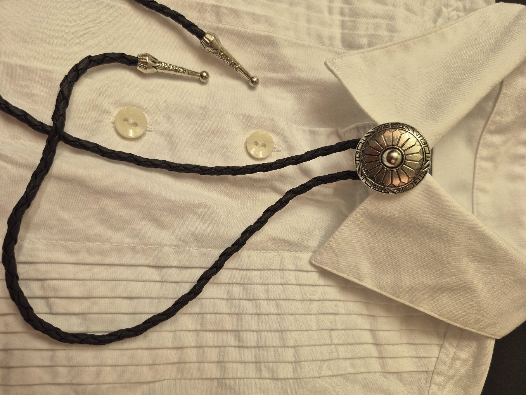 Cravatte: 46) Bolo-Tie Westernkrawatte Concho Muster Silber – Nuovo e nell'imballaggio originale da Aeschau venduto da AtelierAltholz 5