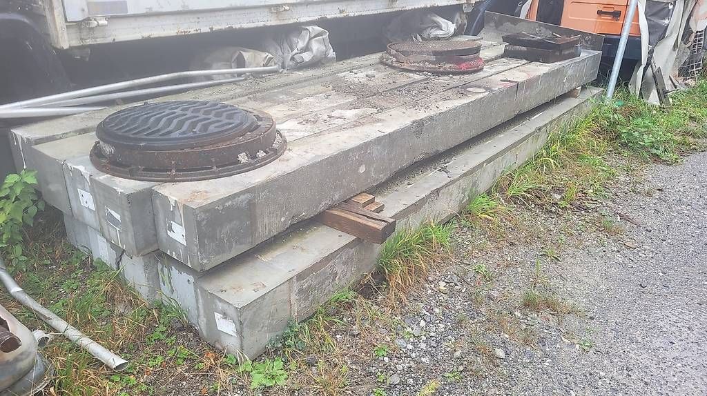Rivestimenti per pavimenti: Betonelemente – Difettoso da Kerns venduto da avr75
