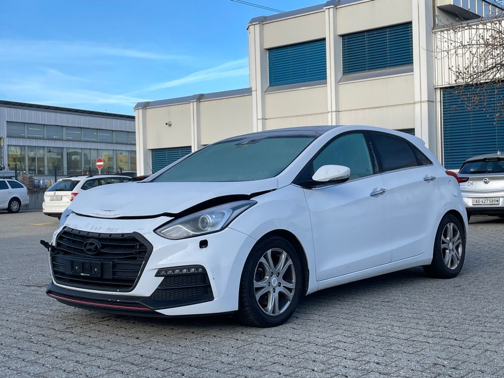 Hyundai I30 1.6 TGDI 186 PS KM 105 820 JG 2016 Unfall vorne