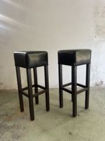 Barhocker aus Holz mit gepolsterter Sitzfläche