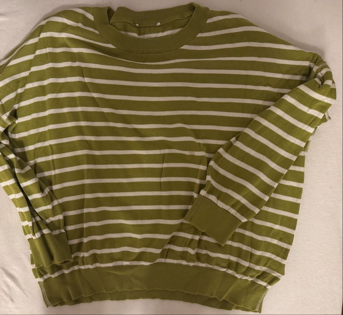Pullover & Sweatshirts: Grüner gestreifter Pulli – Gebraucht aus Ebmatingen von F.Bullet