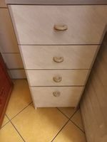 Schmale Kommode mit 4 Schubladen